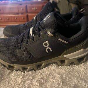 On Running Men's Black and Gray Athletic Shoes